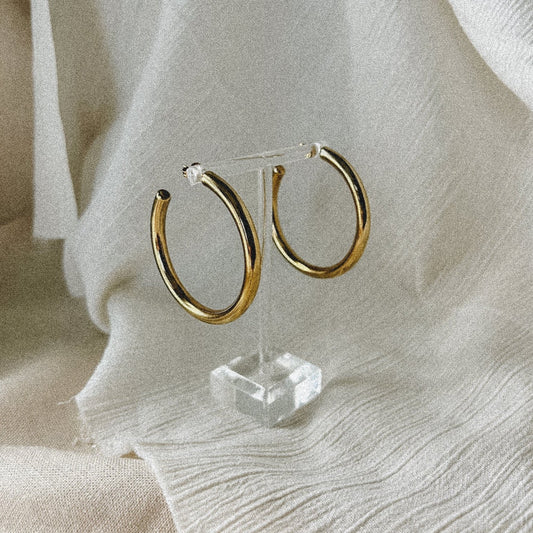 Premium Lightweight Hoop Earrings: The Perfect Accessory for Every Occasion